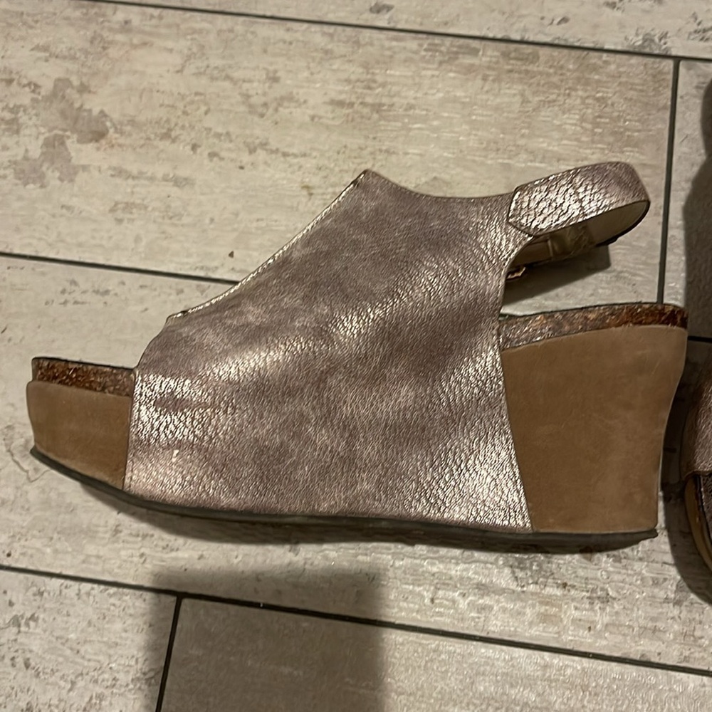 Pinkinsh/gold metallic Pierre Dumas wedges